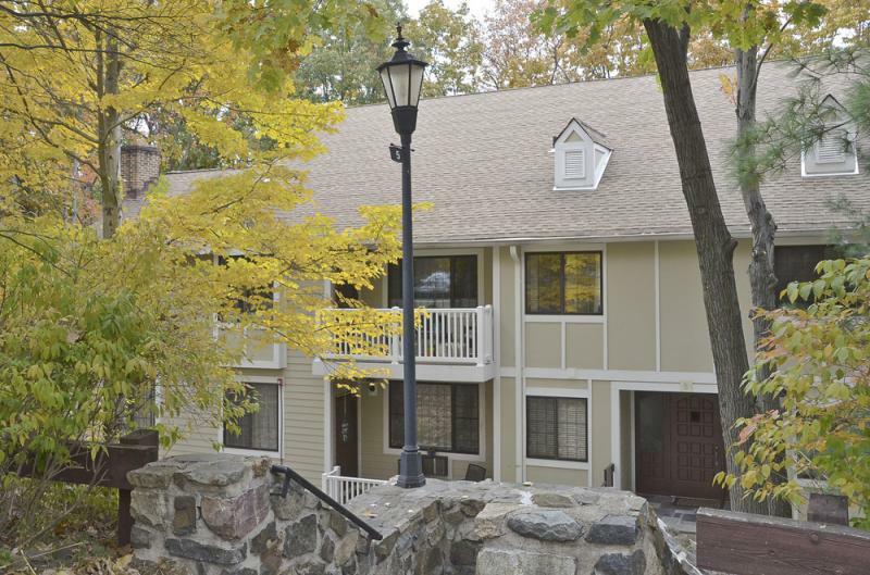 Property Photo: 5 Foxwood Dr 5E NJ 07950