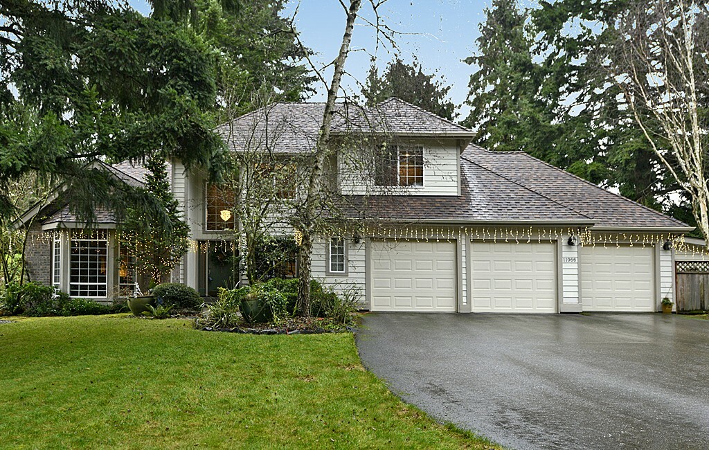 Property Photo:  11066 Hart Lane NE  WA 98110 