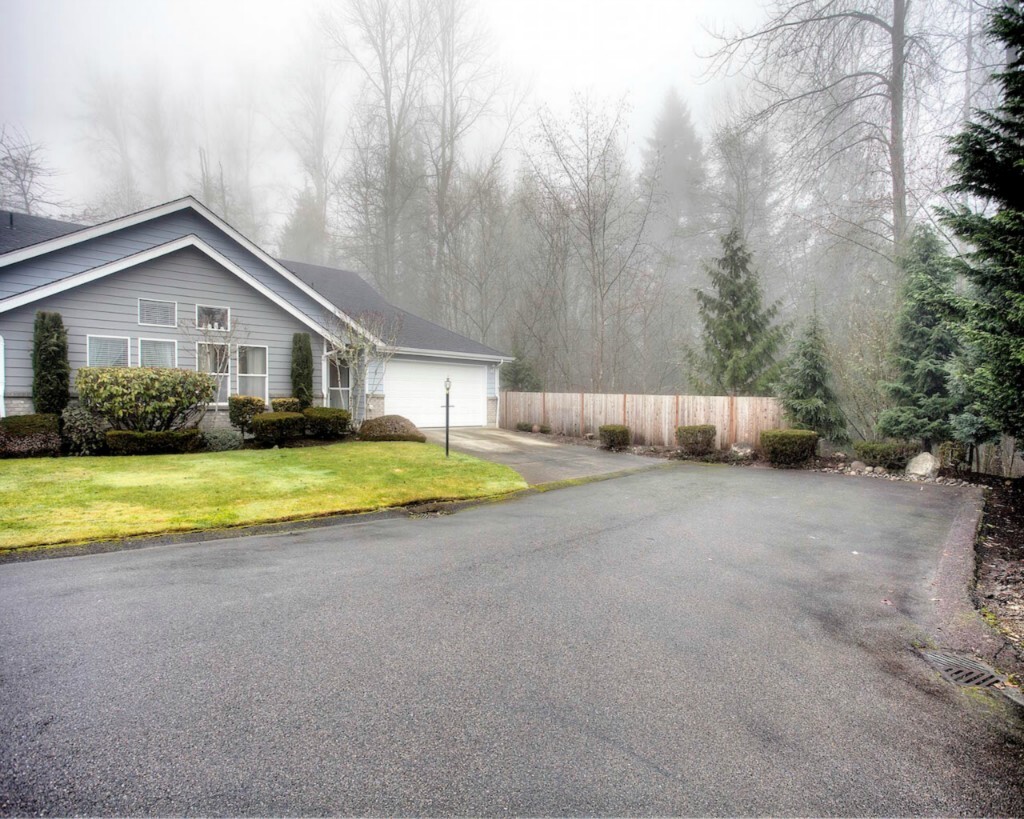 Property Photo: 11221 117th St Ct E WA 98374