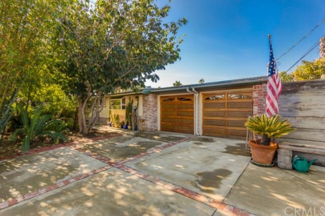 Property Photo:  2053 Maple Avenue  CA 92627 