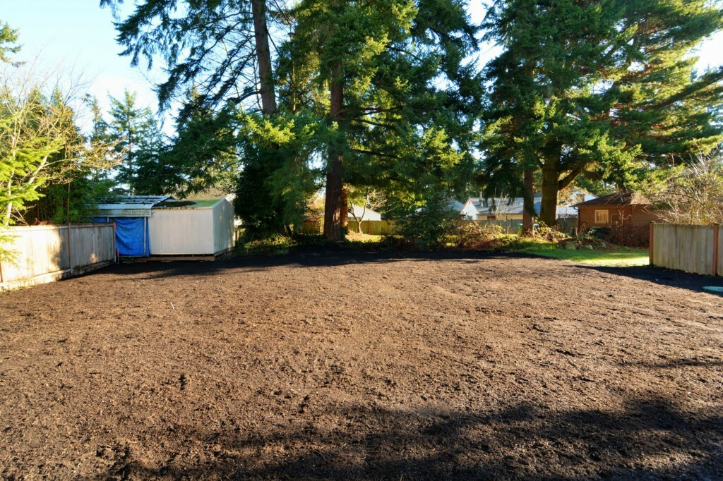 Property Photo:  18520 Ashworth Ave N  WA 98133 