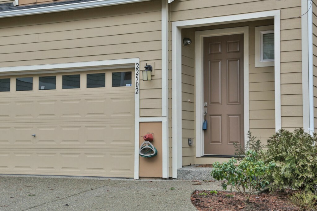 Property Photo: 22502 80th Ave W 4 WA 98026