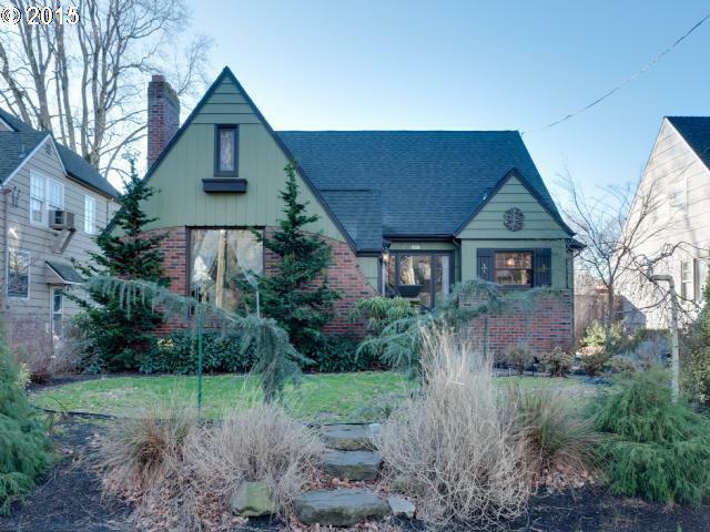 Property Photo:  6813 SE Reed College Pl  OR 97202 