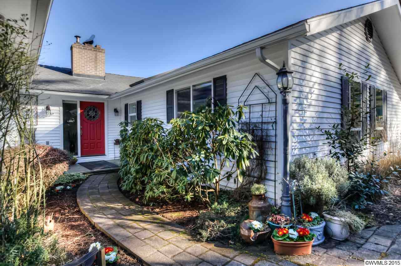 Property Photo: 14915 Orchard Knob Rd OR 97338