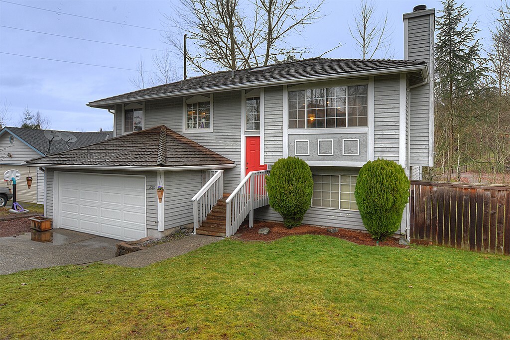 Property Photo:  1018 S 23rd St  WA 98055 