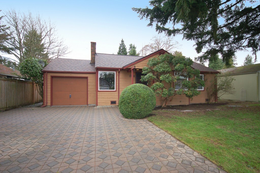 Property Photo: 1708 N 137th St WA 98133