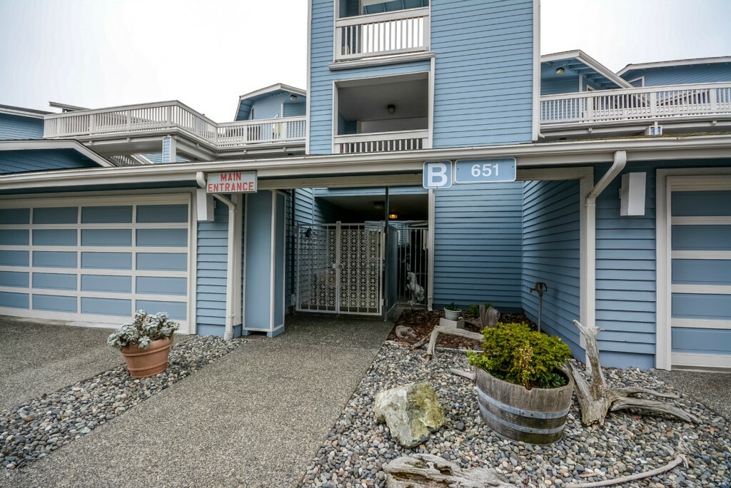 Property Photo:  651 SE Bayshore Dr B304  WA 98277 