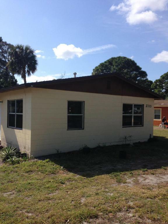 2703 Avenue H  Fort Pierce FL 34947 photo