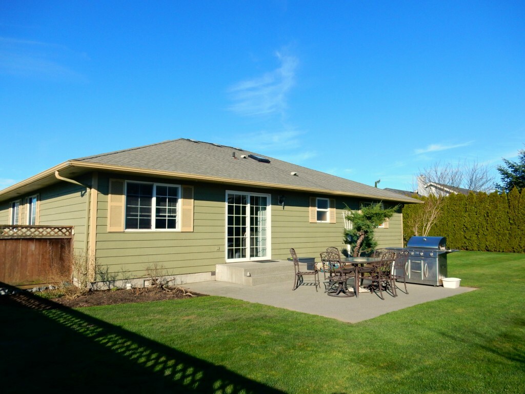 Property Photo:  1804 Pine Cir  WA 98264 