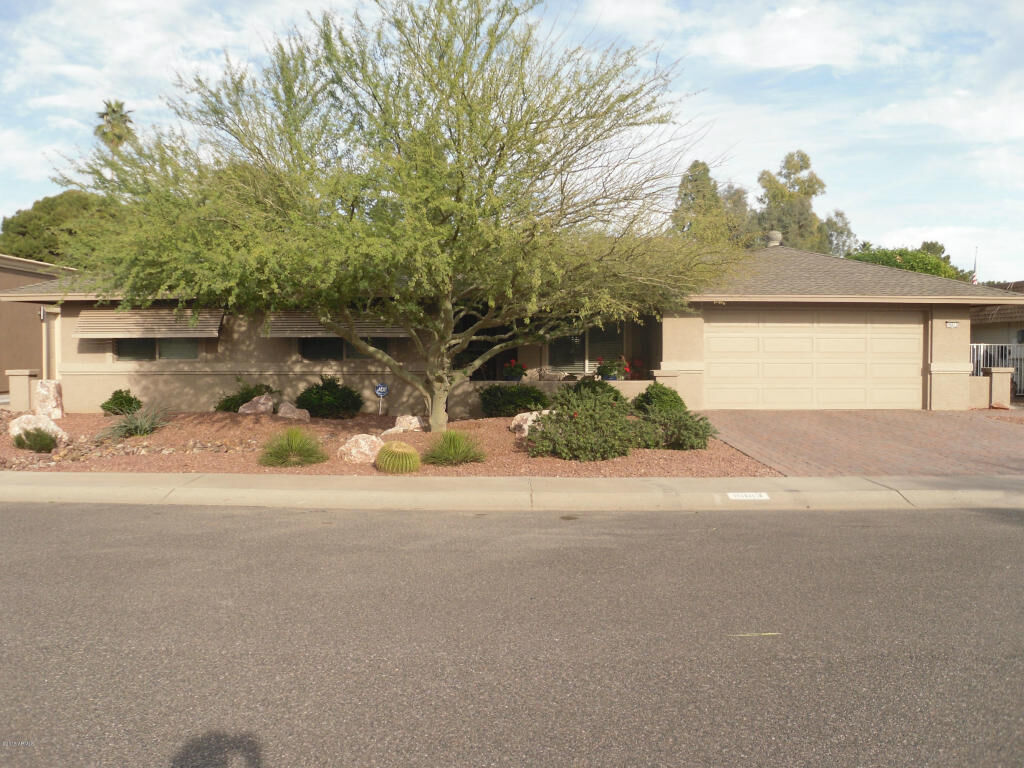 Property Photo: 16013 N Lakeforest Drive AZ 85351