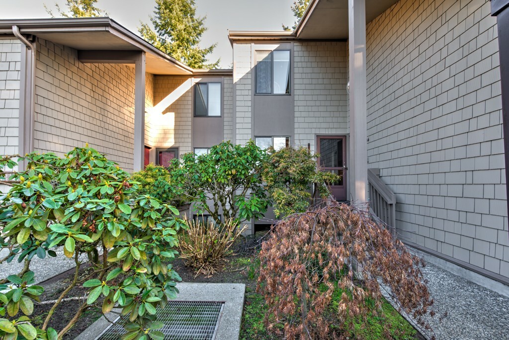 Property Photo:  13730 15th Ave NE A-204  WA 98125 