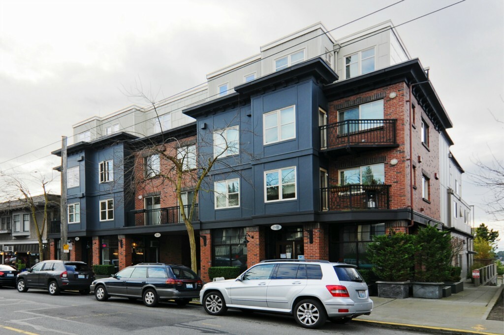 Property Photo: 1909 10th Ave W 207 WA 98119