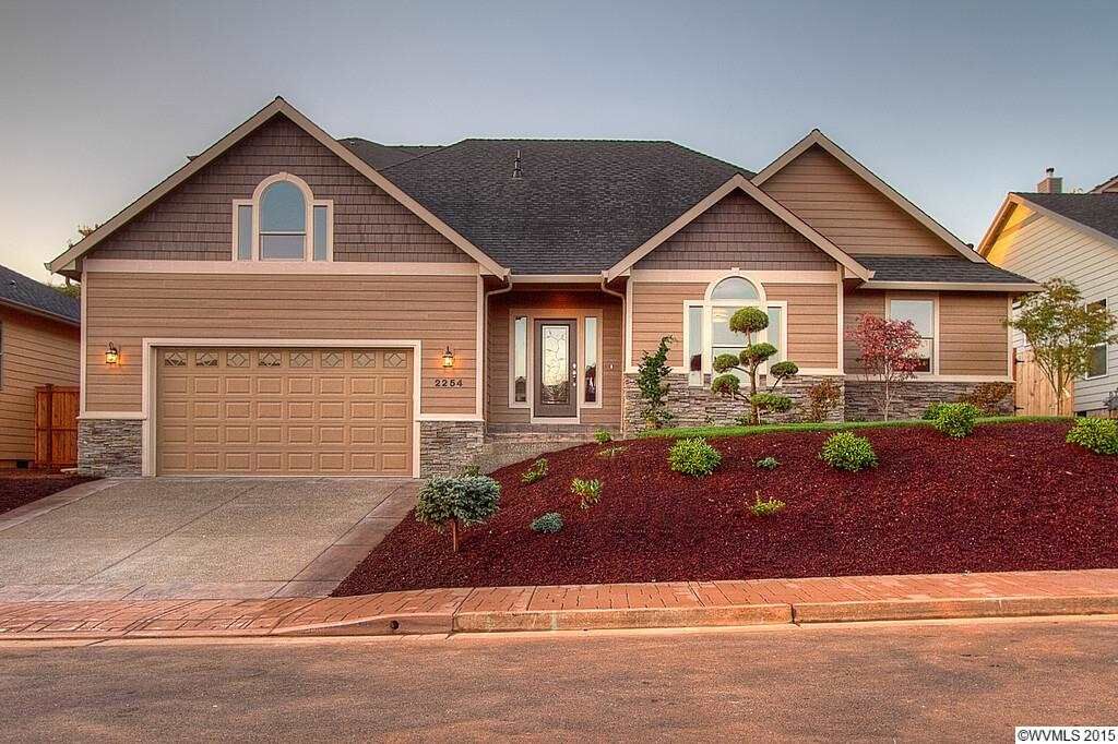 Property Photo: 2254 Tuscana Av S OR 97306