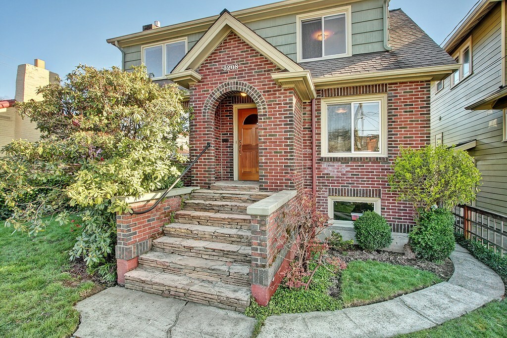 Property Photo: 3208 33rd Ave S WA 98144
