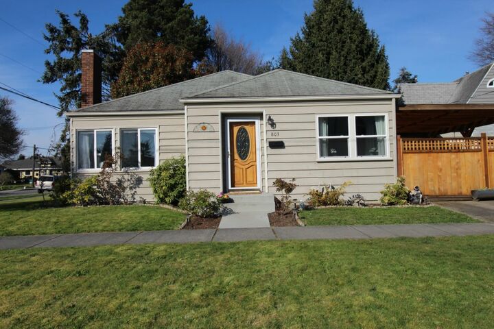 Property Photo: 803 E Rio Vista Ave WA 98233