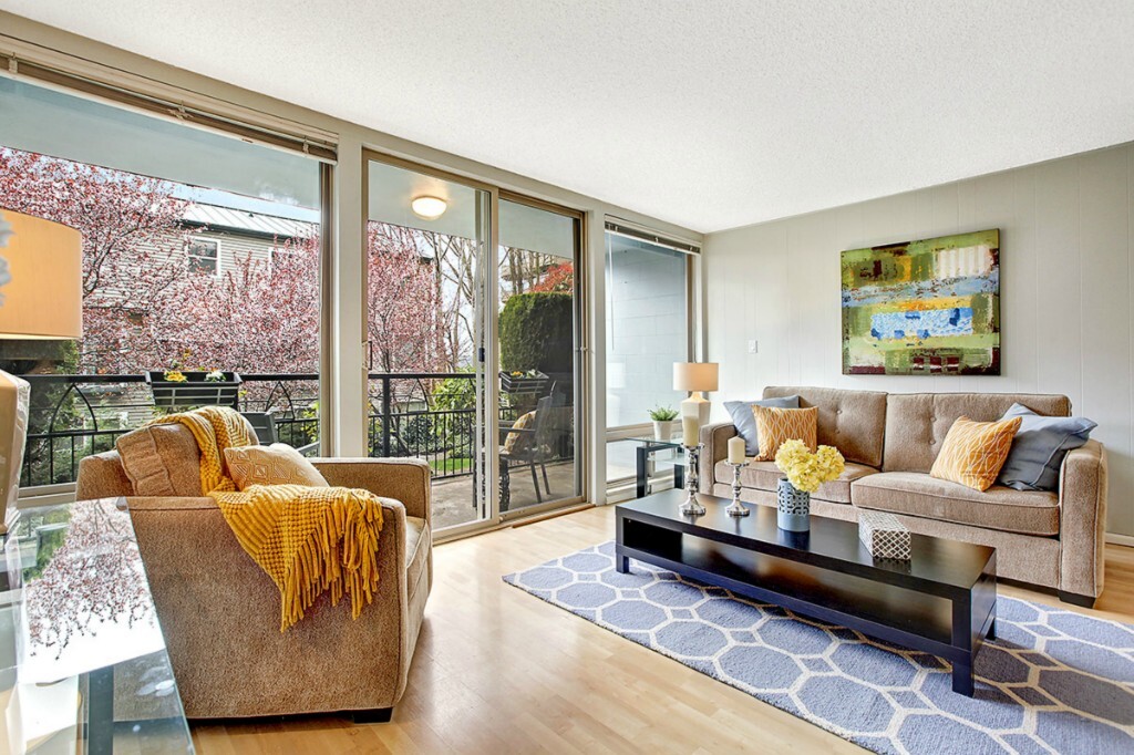 Property Photo: 507 W Mercer St 102 WA 98119