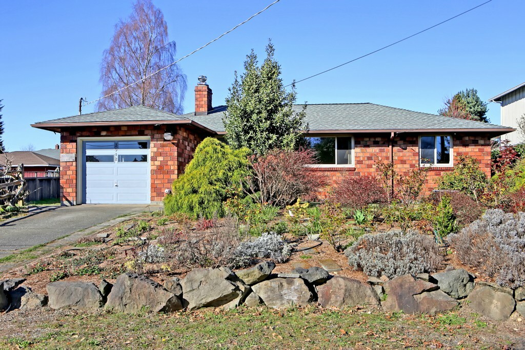 Property Photo:  3912 SW 104th St  WA 98146 