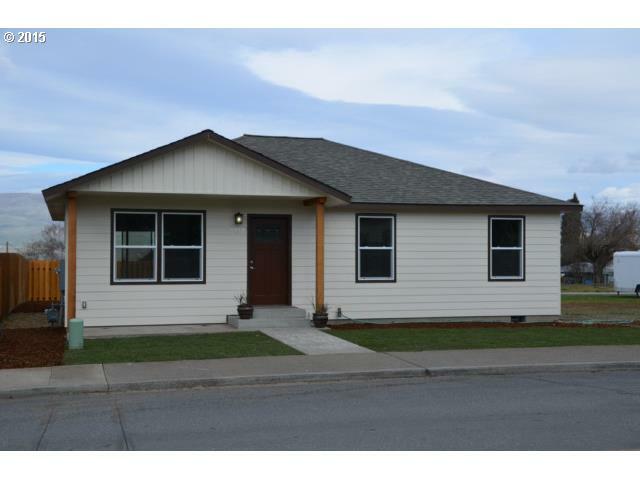 Property Photo: 1307 E 12th St OR 97058