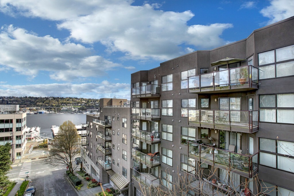 Property Photo:  701 Galer St 617  WA 98109 