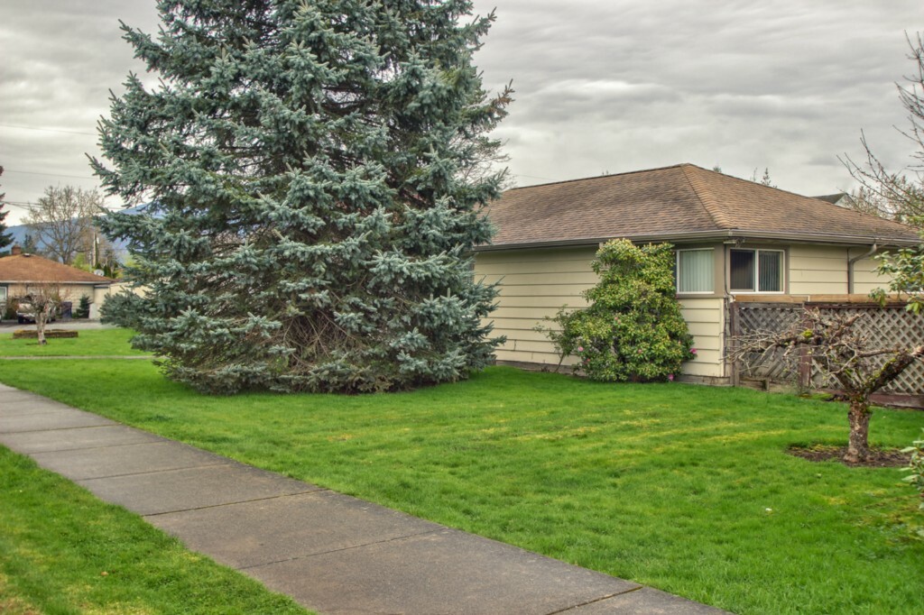 Property Photo:  1201 Township St  WA 98284 