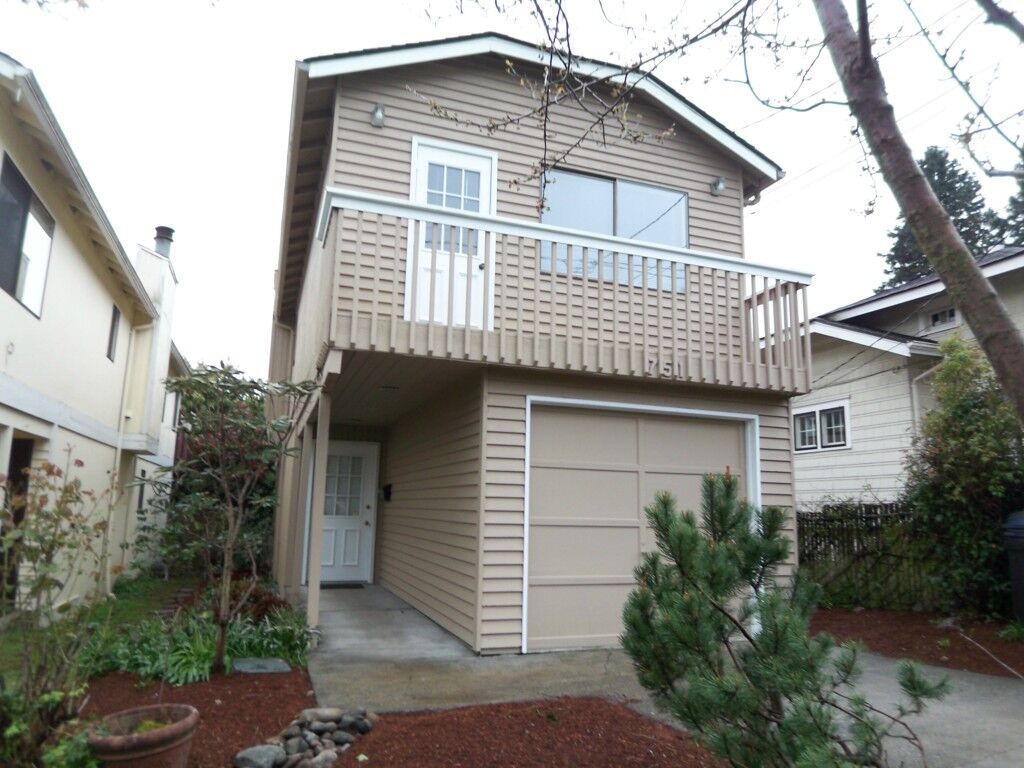 Property Photo:  751 N 86th St  WA 98103 