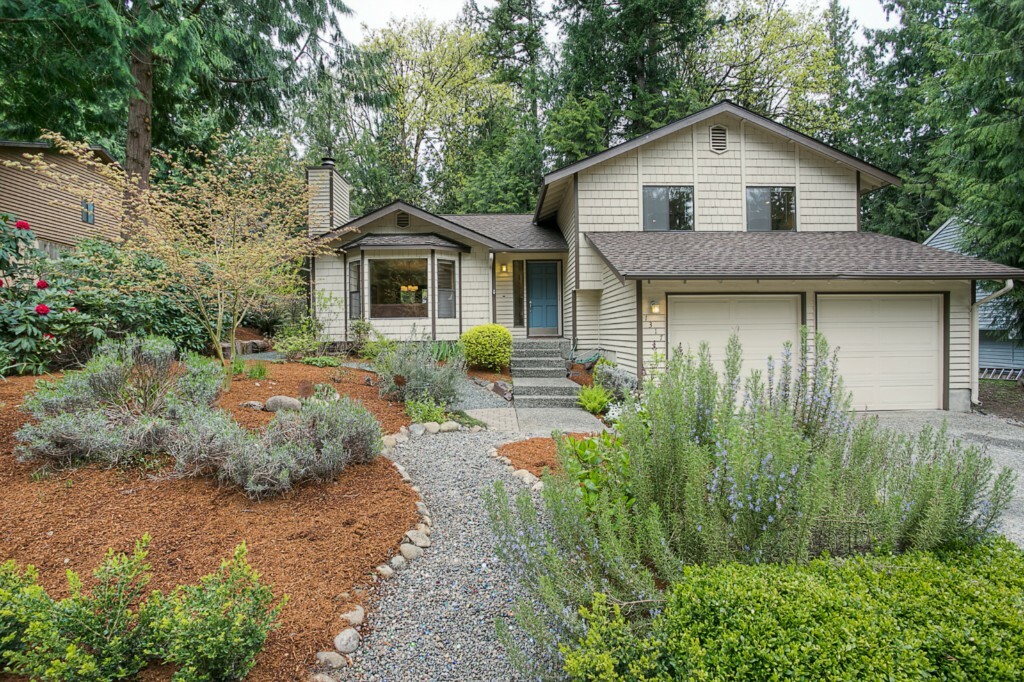 Property Photo:  1317 224th Place NE  WA 98074 