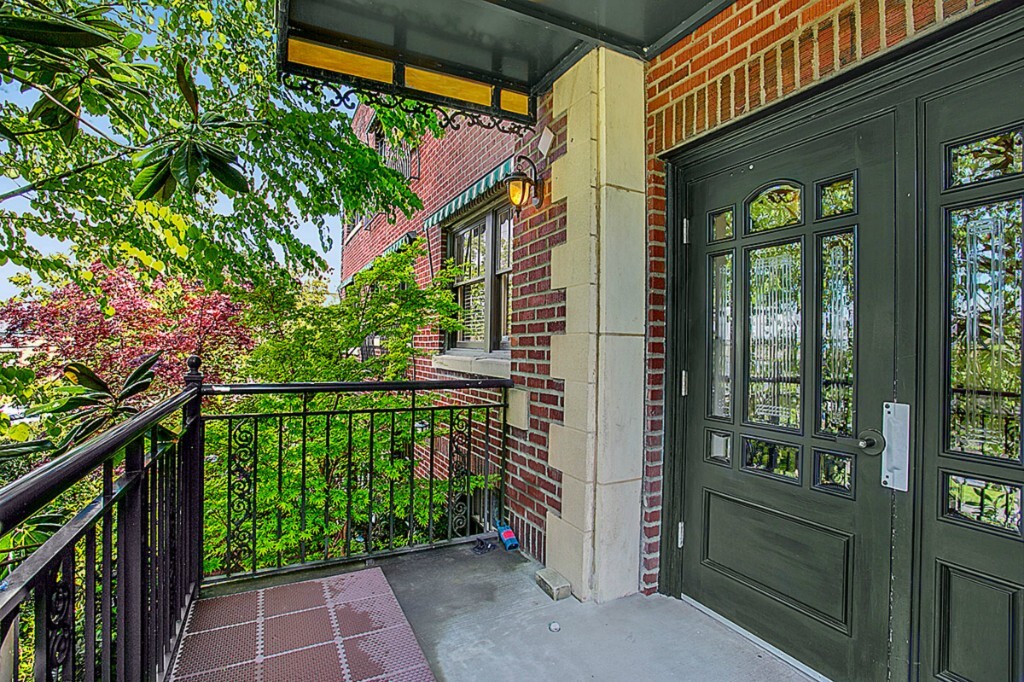 Property Photo: 2634 Franklin Ave E 204 WA 98102
