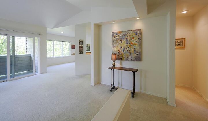 Property Photo: 1500 S 18th St E-201 WA 98055