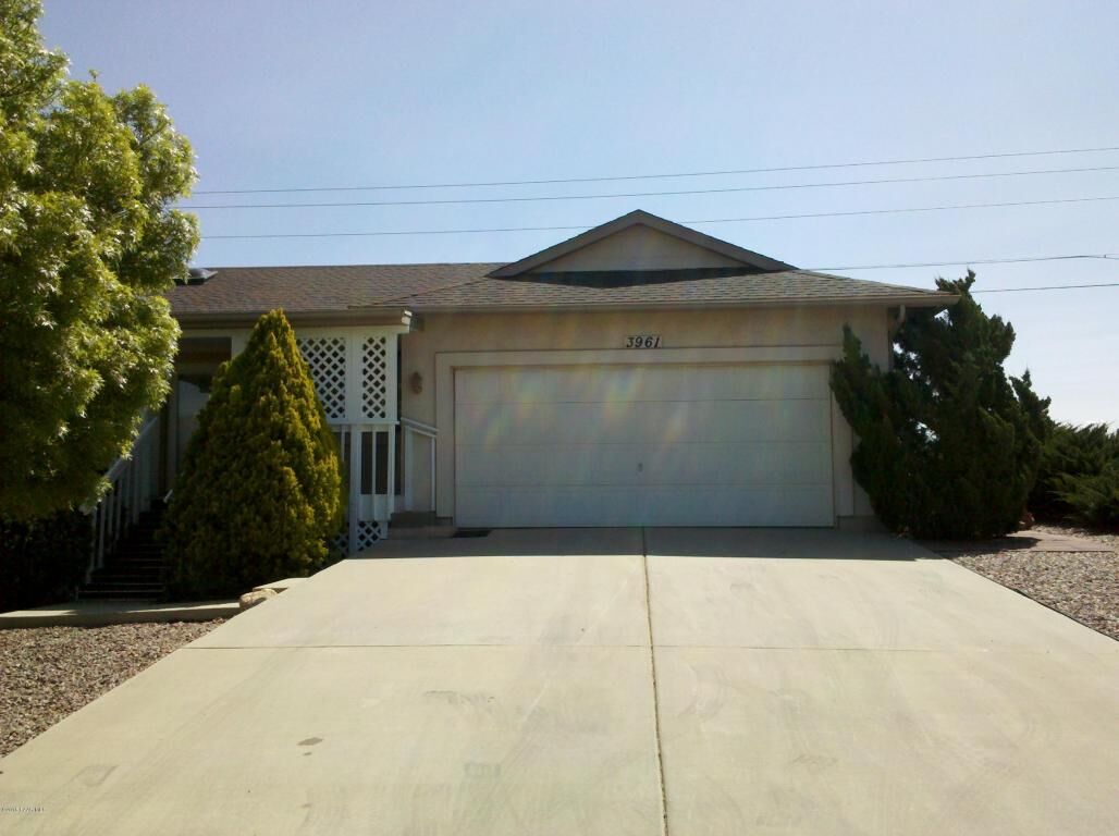 Property Photo: 3961 N Constance Drive AZ 86314