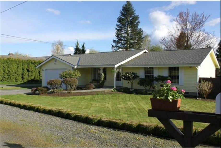 Property Photo: 615 9th St WA 98290