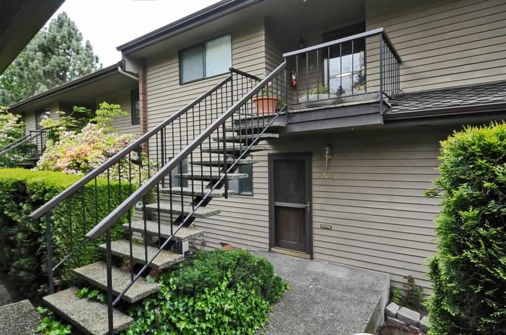 Property Photo:  10617 Glen Acres Dr S  WA 98168 