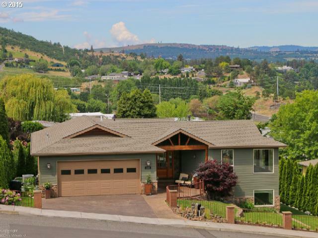 Property Photo: 2017 View Ct OR 97058