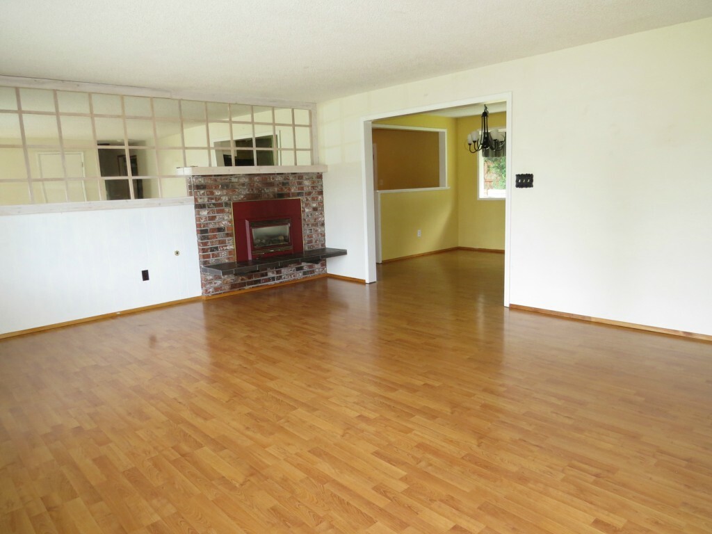 Property Photo:  1305 S 7th St  WA 98584 