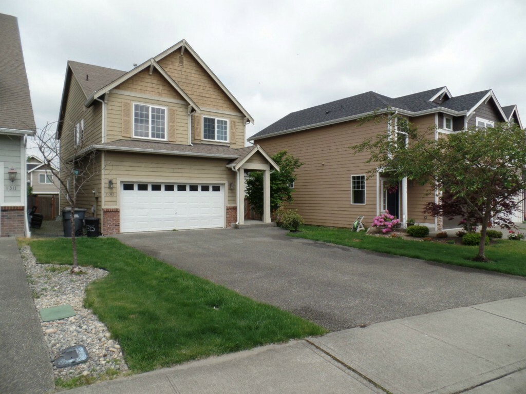 Property Photo:  11315 185th St E  WA 98374 