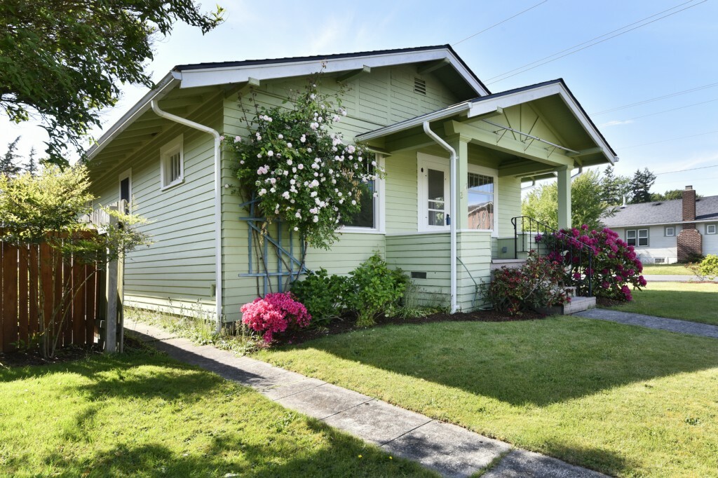 Property Photo: 2531 Lynn St WA 98225