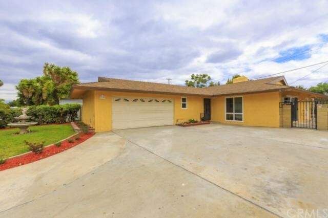 Property Photo:  2300 W Clover Avenue  CA 92801 