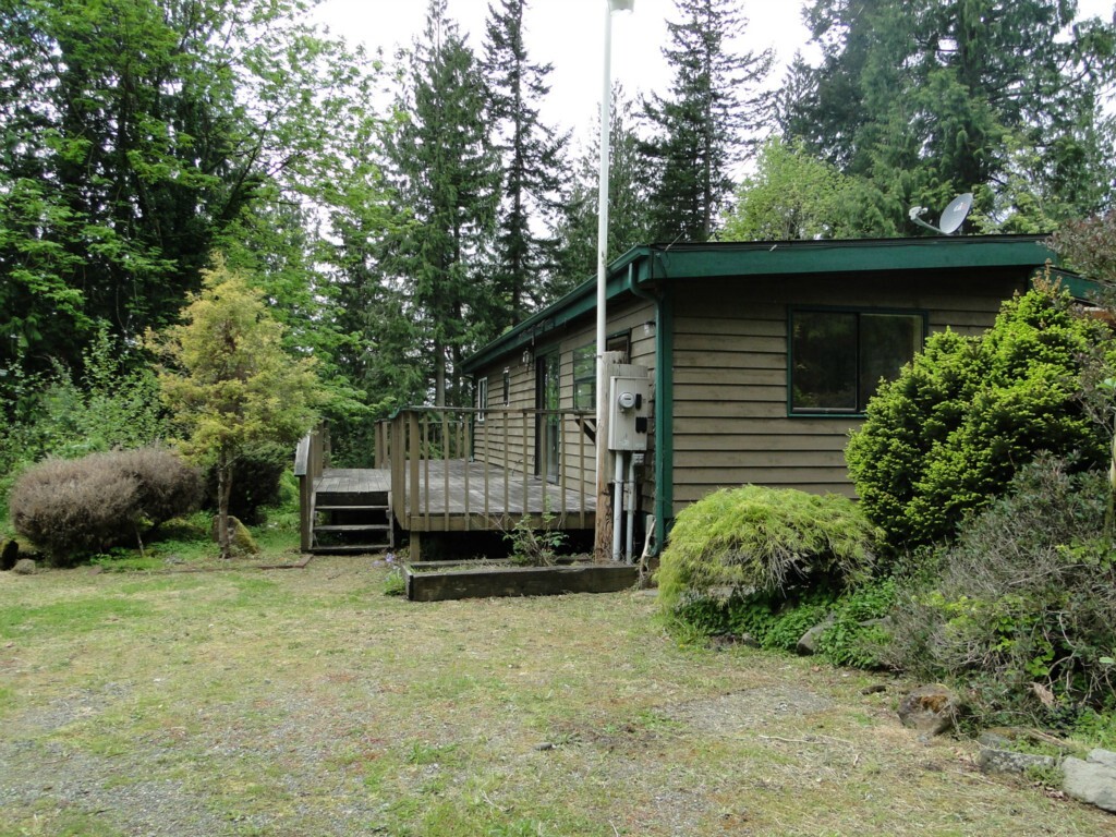 Property Photo: 37479 E Lake Walker Dr SE WA 98022