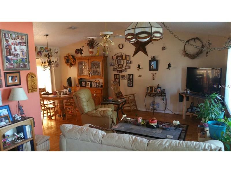 Property Photo: 7712 Ashford Court N FL 33709