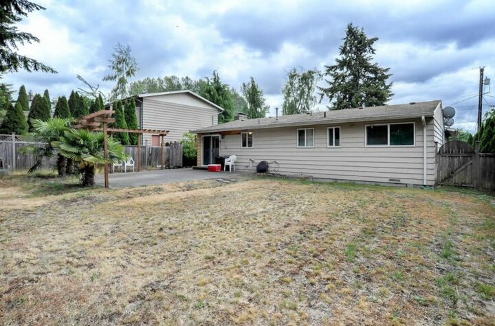 Property Photo:  1411 211th Place SW  WA 98036 
