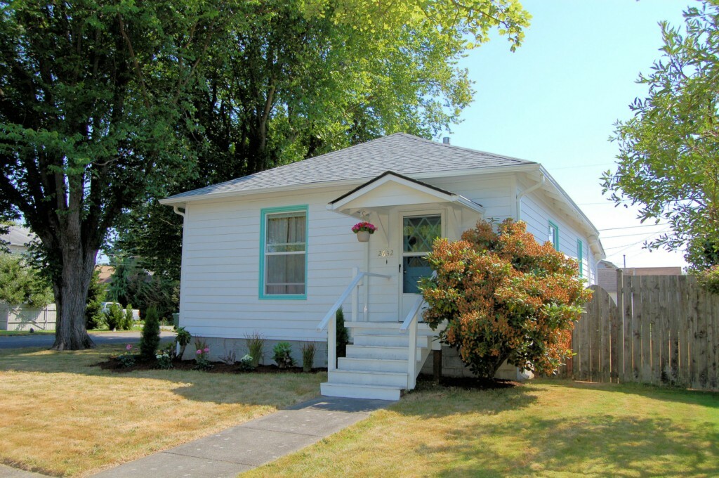 Property Photo:  2632 Patton St  WA 98225 