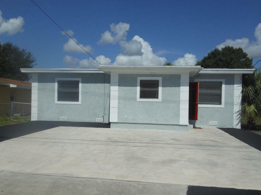 Property Photo:  1207 N 21st Street  FL 34950 