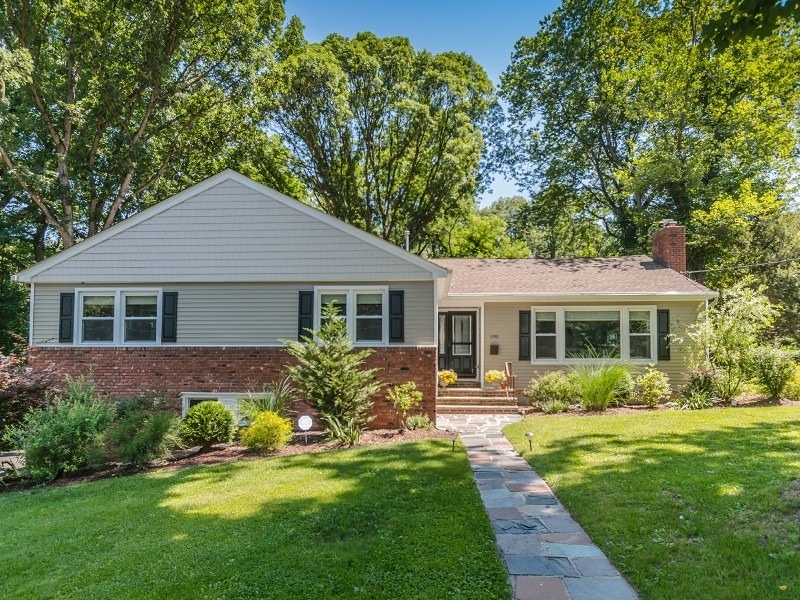 Property Photo:  1190 Wychwood Road  NJ 07092 