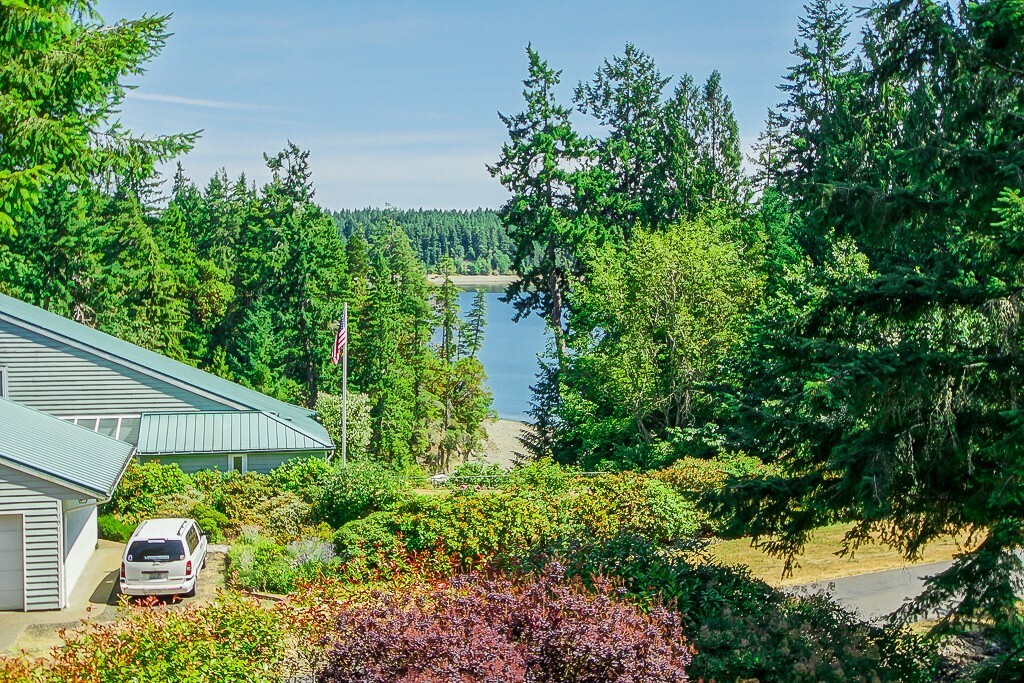 Property Photo:  130 E Robbins Rd  WA 98546 