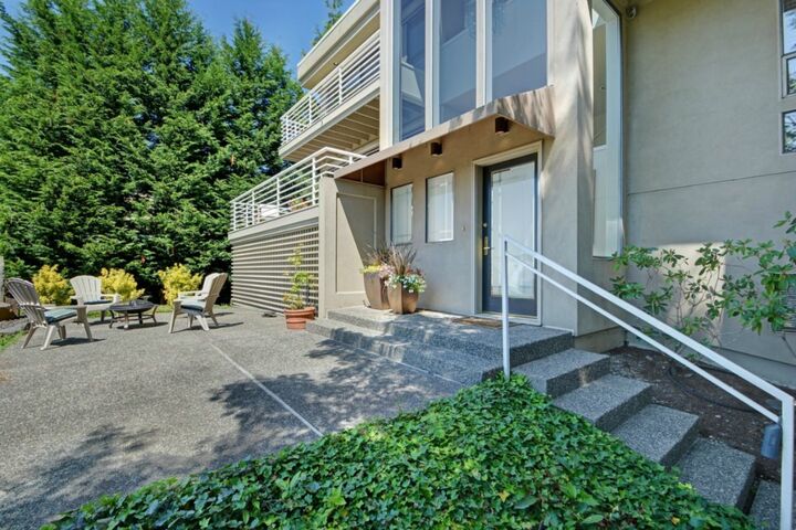 Property Photo: 6440 Lake Washington Blvd NE WA 98033
