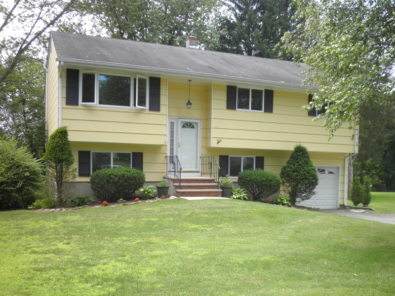 Property Photo:  6 Hillside Dr  NJ 08809 