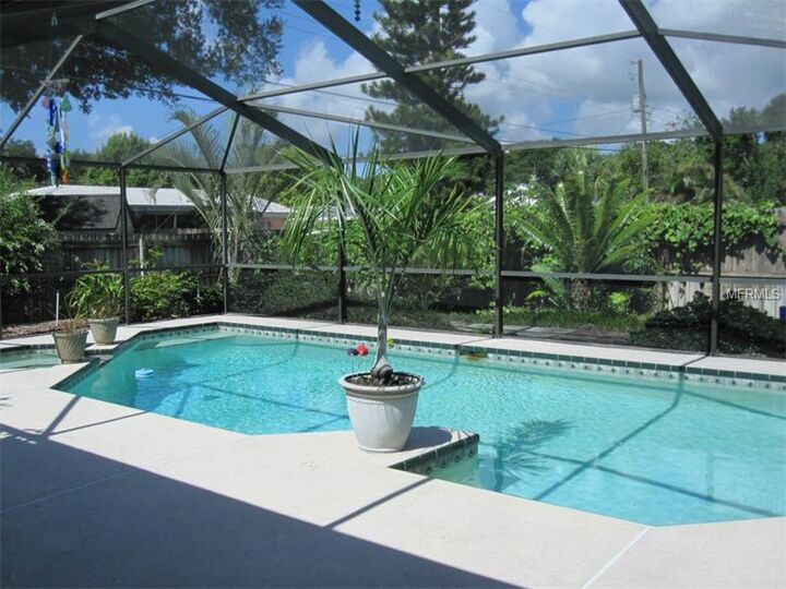 Property Photo:  190 45th Avenue NE  FL 33703 