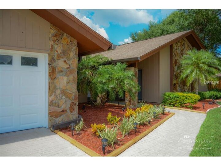 Property Photo: 6210 Quiet Waters Place FL 33617