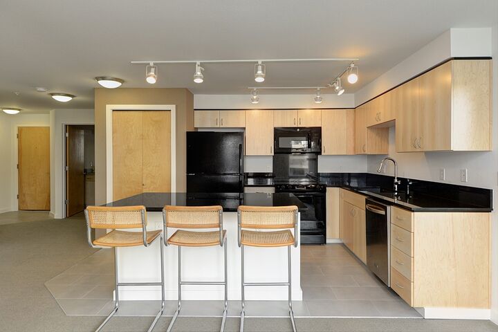 Property Photo:  225 NE 65th St 403  WA 98115 