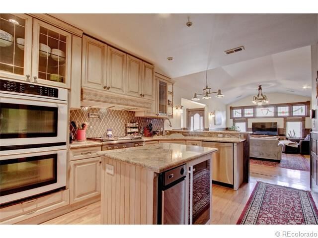 Property Photo:  1022 Pearl Street Unit 303  CO 80203 