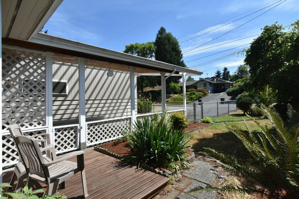 Property Photo:  17731 11th Ave NE  WA 98155 